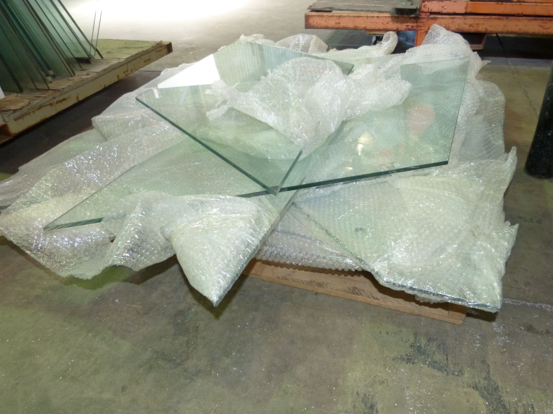 (1) LOT TEMPERED GLASS ON SKID - Image 4 of 4