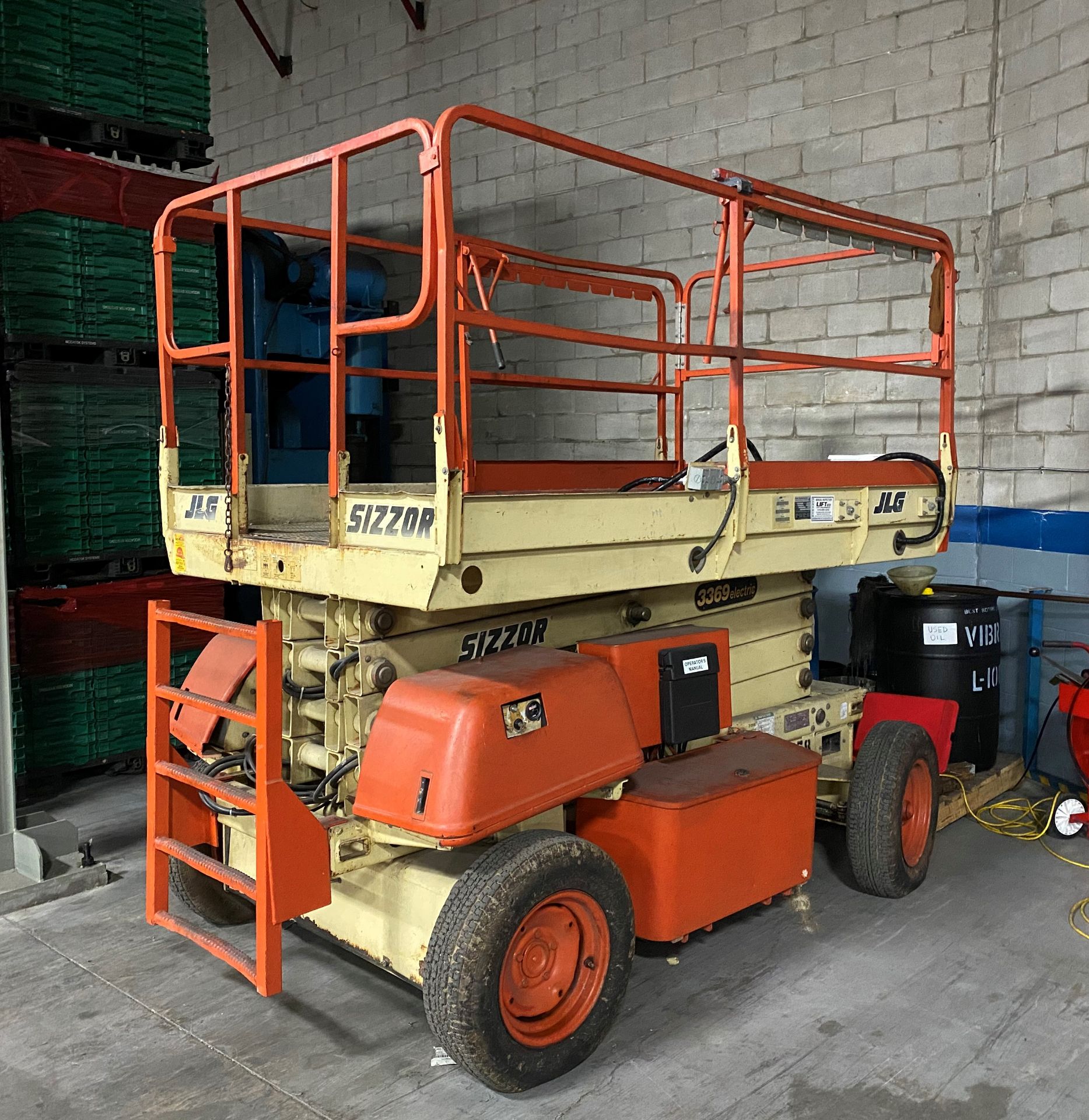 JLG Rough Terrain Scissor Lift, Model 3369E,1,000 lbs Lift Capacity