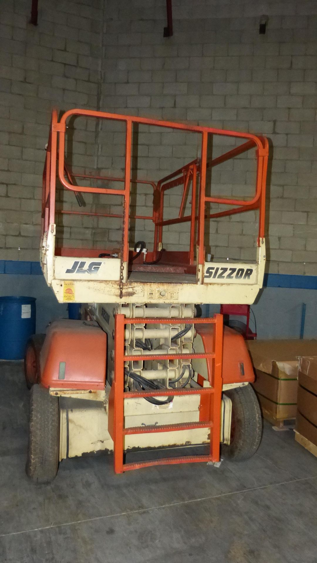 JLG Rough Terrain Scissor Lift, Model 3369E,1,000 lbs Lift Capacity - Image 2 of 5