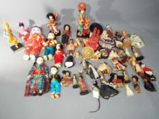Vintage dolls - a quantity of miniature International costume dolls and similar vintage dolls,