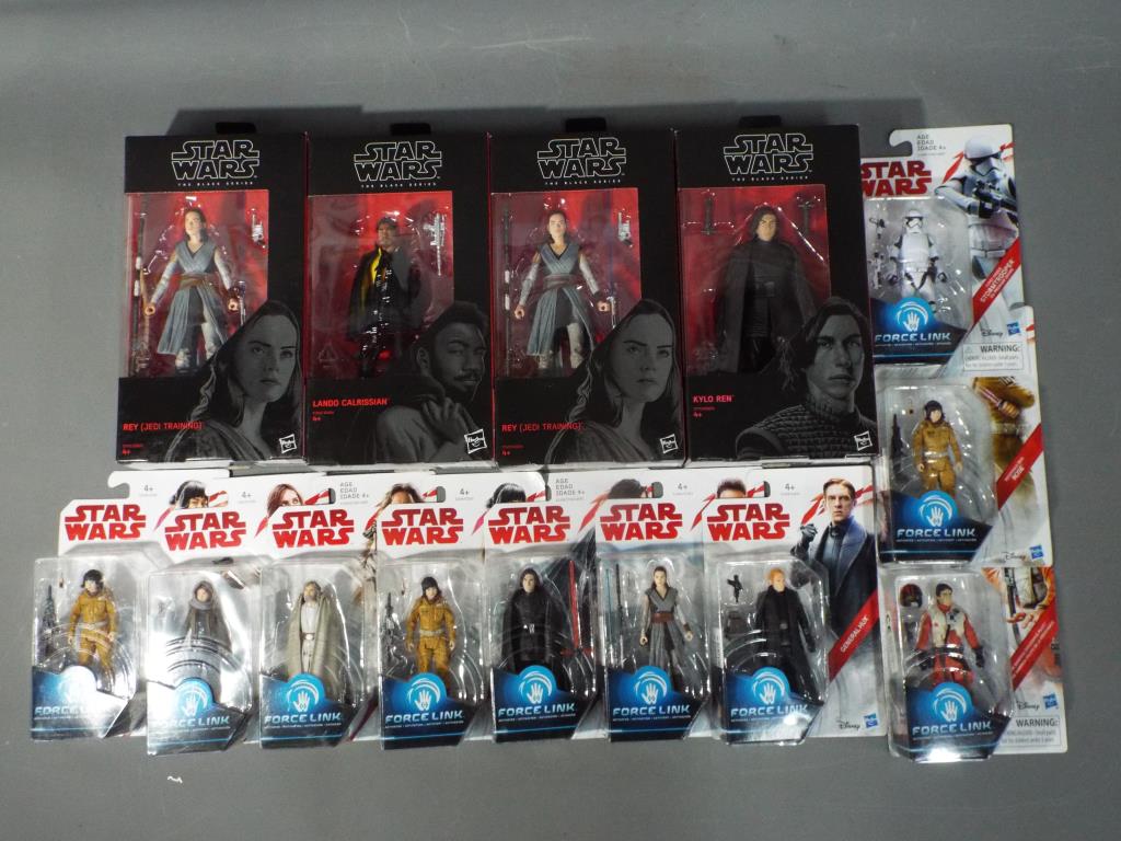 Star Wars, Hasbro, Disney - 14 boxed / carded Star wars Action Figures.