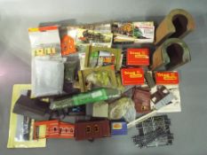 Hornby, Airfix, Triang, Javis and Others - A good collection of OO Gauge model railway kits, parts,