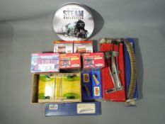 Hornby, Hornby Dublo, Hornby Skaledale - 12 boxed Hornby and Hornby Dublo OO and O gauge parts,
