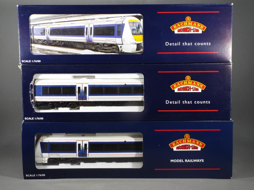 Bachmann - A boxed Bachmann Class 168 OO Gauge Clubman 3 Car DMU Set 32470 in 'Chiltern Railways'