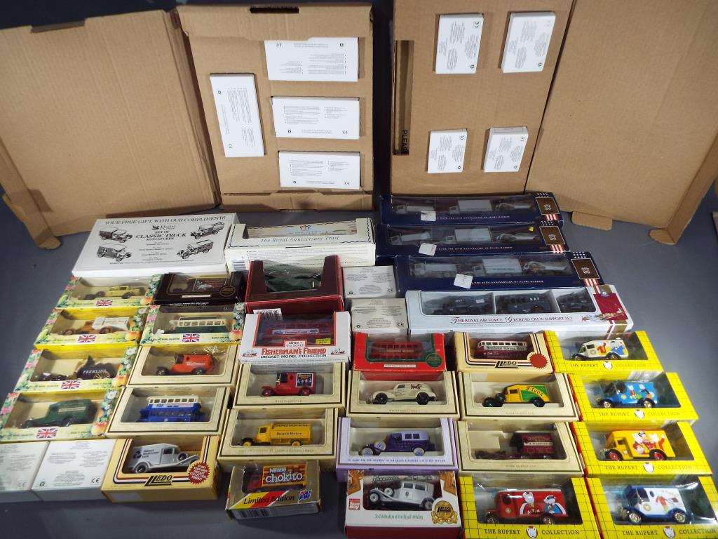 A collection of diecast model vehicles and vehicle sets by Lledo, Matchbox and similar. - Image 2 of 2