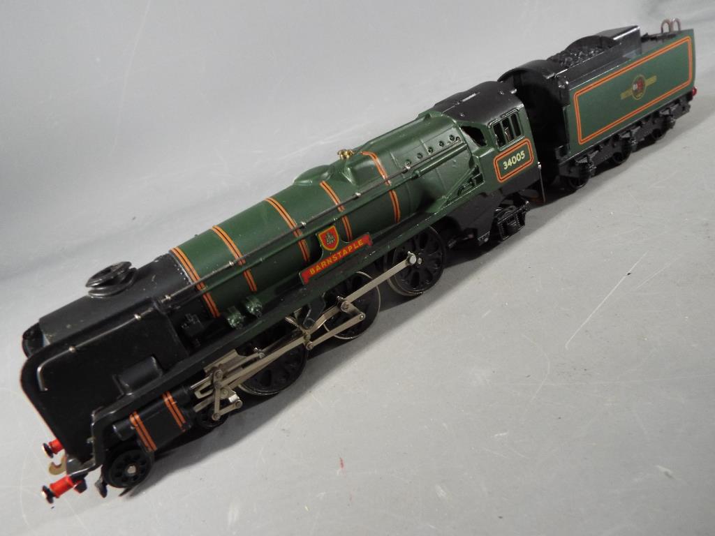 Wrenn - A boxed Wrenn OO gauge steam locomotive and tender 'Barnstaple' op. no. 34005. - Image 2 of 3