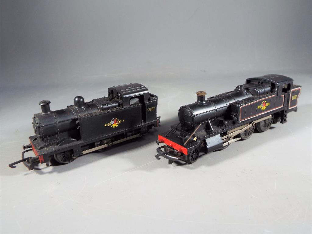 Triang Model Railways TT gauge - a Triang TT gauge 060 locomotive #47607 and a further Triang TT - Image 2 of 2