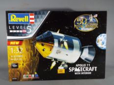 Revell 50th Anniversary Moon Landing Apollo 11 Spacecraft 1:32 scale Level 5 model #03703 with