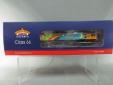 Bachmann Branch-Line - a class 66 diesel op no 66720 GBRF Rainbow, 21DCC,