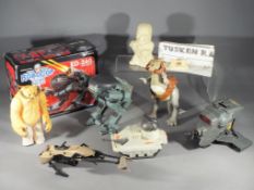 Kenner, Lucas Films, Star Wars - A collection of five unboxed Star Wars vintage figures / vehicles,