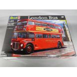 Revell - a 1:24 scale boxed kit, London Bus #07651, level 5,