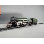 Hornby - an OO gauge 4-6-2 locomotive and tender class 8P, op no 46201 Princess Elizabeth,