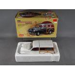 Sun Star - A boxed Limited Edition 1:12th scale Sun Star Morris Minor 1000 Traveller.