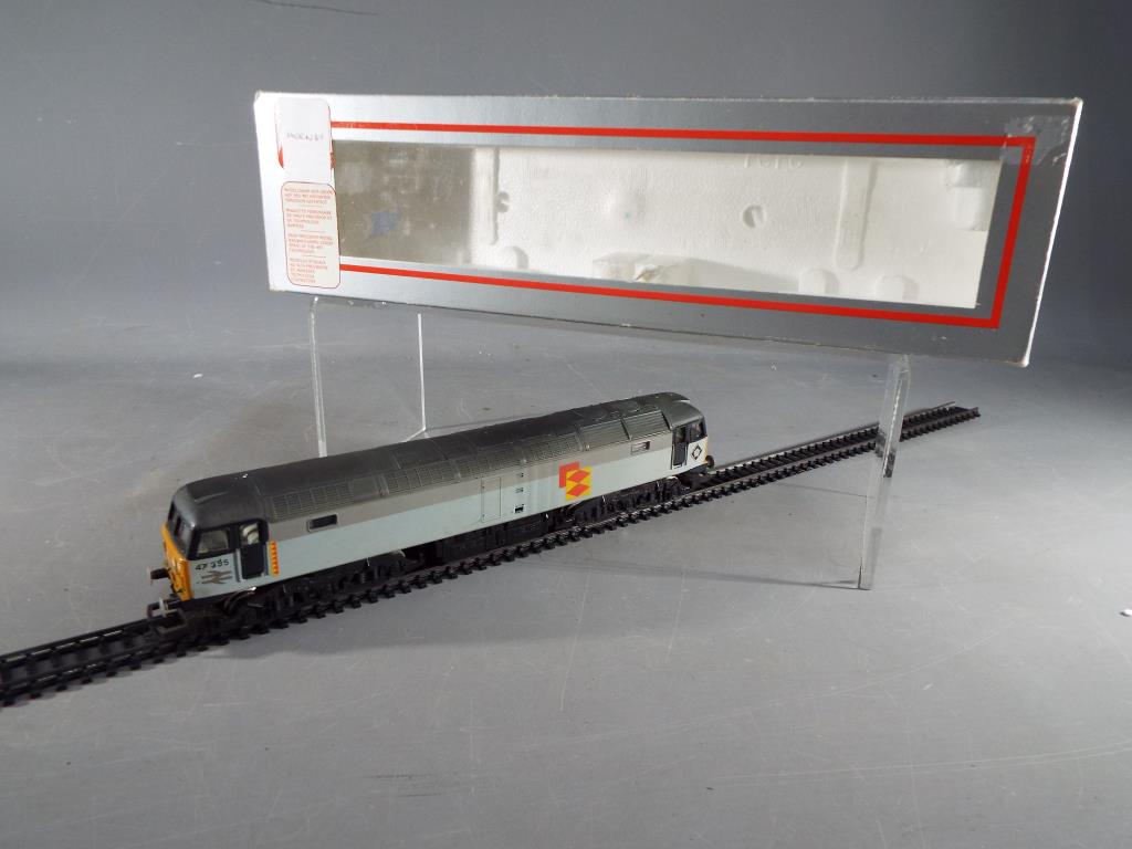 Hornby - an OO gauge class 47 electric locomotive, op no 47335, # R319, - Image 2 of 2