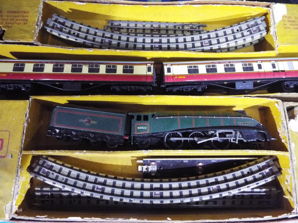 Hornby Dublo - a boxed set comprising diecast loco, 4-6-2 Mallard op no 60022 with tender, - Image 2 of 2