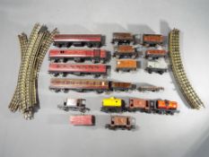 Hornby, Hornby Dublo - A group of 18 items OO gauge Hornby,