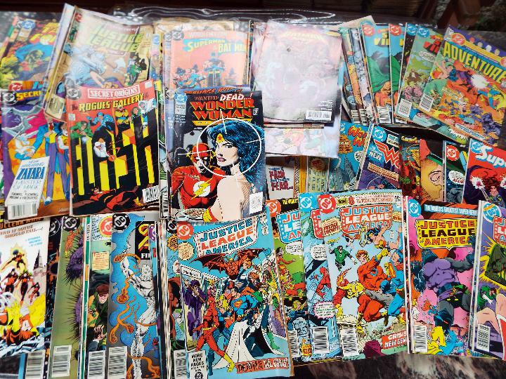 Marvel Comics - a collection of approximately 100 American / US comics, Justice League,