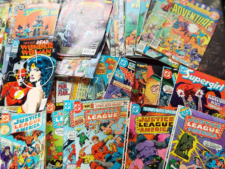 Marvel Comics - a collection of approximately 100 American / US comics, Justice League, - Image 3 of 3