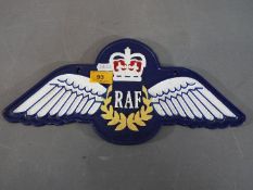 An cast iron RAF Wings wall plaque (yraf)