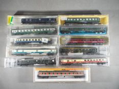 Hornby, Minitrix, Arnold, Roco - 11 N Gauge Passenger Coaches.