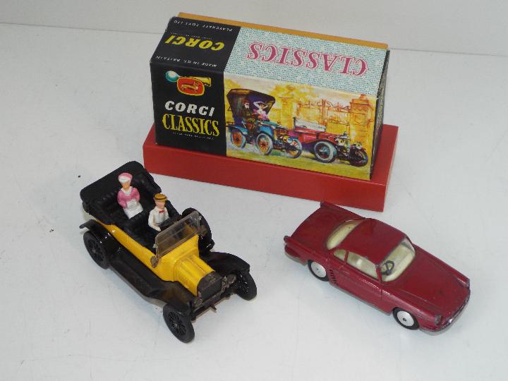 Corgi - An unboxed good Renault Floride # 222 and a Corgi Classics 1915 Model T Ford with driver
