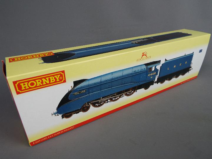 Hornby - A boxed DCC ready R2339 OO gauge 4-6-2 Class A4 Steam Locomotive and Tender 'Mallard', Op. - Image 6 of 7