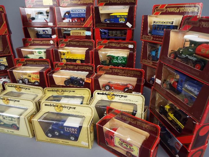 Matchbox - 31 boxed Matchbox Models of Yesteryear in a mix of Straw and Maroon boxes. - Image 2 of 6