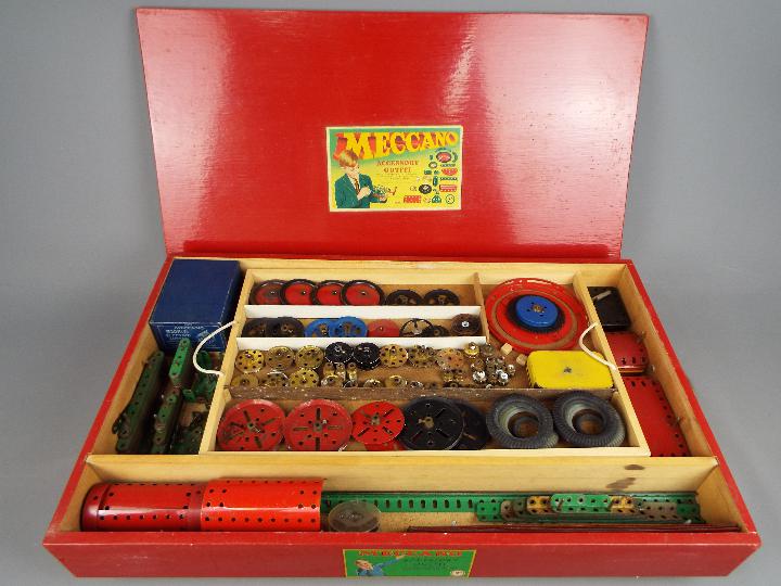 Meccano - A vintage Meccano set 7A presented in a red wooden box on castors with a lift off lid and - Image 3 of 9