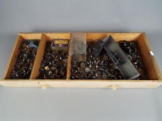 Hornby and similar - A large quantity of O gauge model railway wheels,