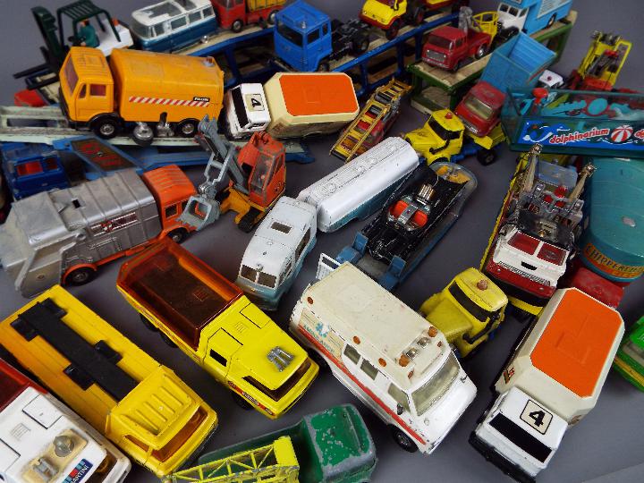 Corgi, Matchbox and others - In excess of 40 unboxed diecast model vehicles in various scales. - Image 2 of 3