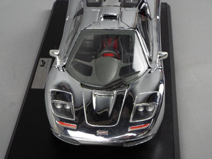 Maisto - A boxed Maisto Premier Edition 1:18 scale Chromium Polished McLaren F1. - Image 3 of 3