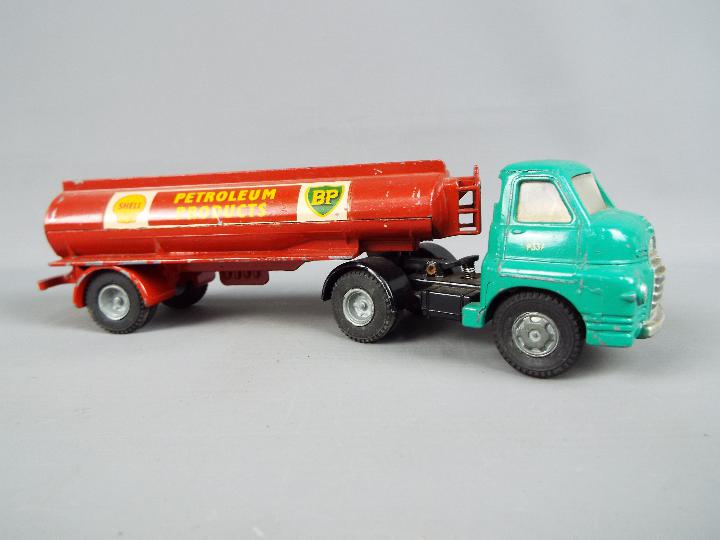 Spot-On - An unboxed Bedford Articulated Tanker "Shell/BP Petroleum Products". - Image 4 of 5