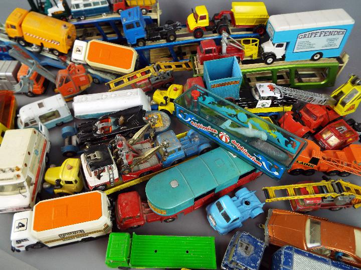 Corgi, Matchbox and others - In excess of 40 unboxed diecast model vehicles in various scales. - Image 3 of 3
