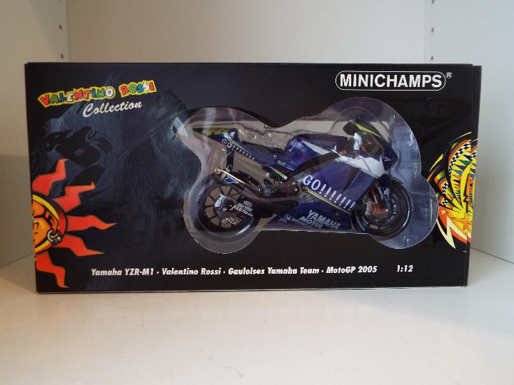 Minichamps Valentino Rossi Collection - a 1:12 scale diecast model Yamaha YZR-M1, MotoGP 2005,