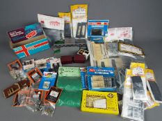 Dapol, Peco, Gaugemaster and others - A large quantity of mainly OO / HO gauge kits,