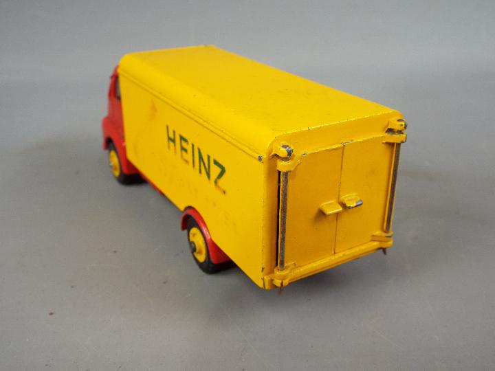 Dinky Toys - An unboxed and scarce Dinky Toys #920 Guy Warrior 'Heinz 57 Varieties'. - Image 4 of 5