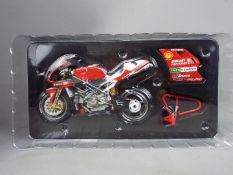 Minichamps - a 1:12 scale diecast model Ducati 996 Superbike, Carl Fogarty, World Champion 1999,