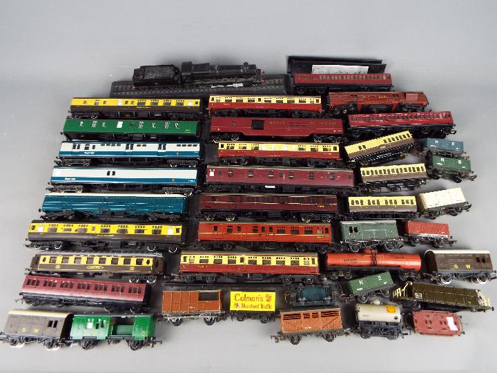 Model Railways - a large quantity of unboxed OO gauge passenger and goods rolling stock