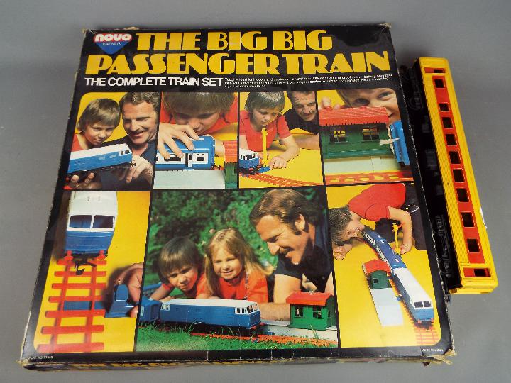 The Big Big Passenger Train boxed set by Novo - Image 2 of 2