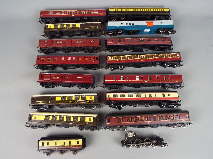 Model Railways - 15 assorted passenger coaches to include Exley and Pullman