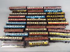 Model Railways - approximately 26+ Hornby and other OO gauge passenger carriages,