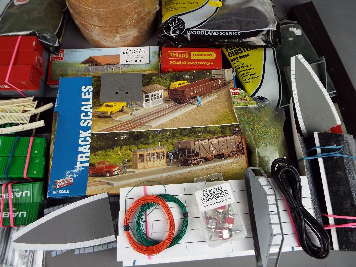 Model Railways - a box of assorted scenics and layout materials, - Image 4 of 5