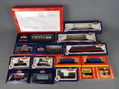 Model Railways - 15 items of Bachmann and Hornby OO gauge rolling stock to include 75 ton operating