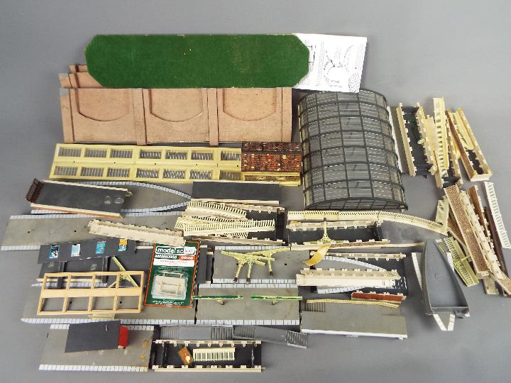 Model Railways - a quantity of OO scale scenics comprising station canopies and platforms