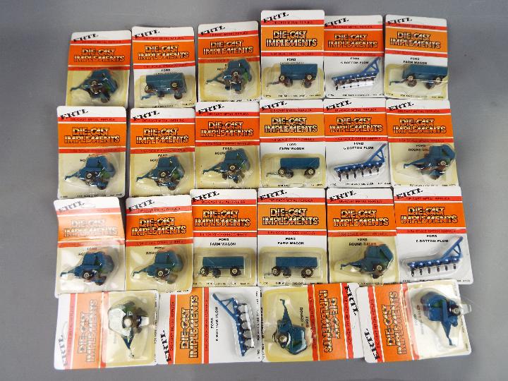 Ertl - 20 pieces of diecast farm implements by Ertl in 1:64 scale.