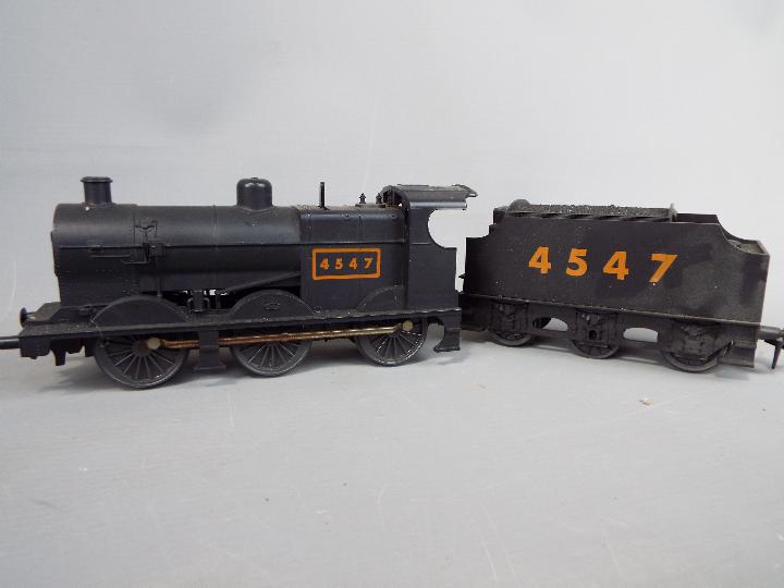 Model Railways - an assortment of O gauge track and kit built wagons - Image 2 of 3