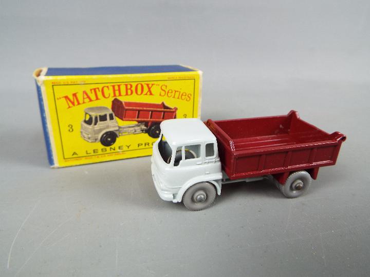 Matchbox by Lesney - Bedford Tipper Truck, grey cab and maroon back, grey wheels # 3, - Image 2 of 2