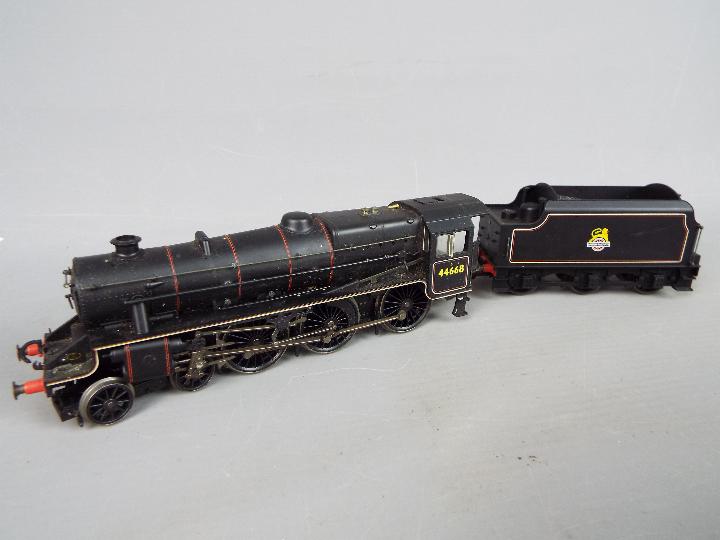 Hornby - an OO gauge 4-6-0 locomotive and tender, op no 44668 BR black livery, - Image 2 of 2