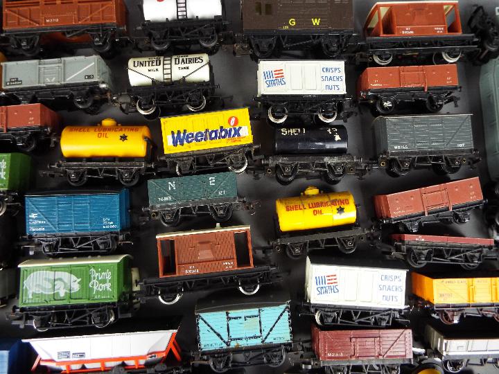 Model Railways - a large quantity of unboxed OO gauge goods rolling stock - Image 3 of 3