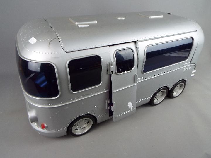 MGA Bratz - An unusual and unboxed Flashback Fever Silver Bratz Party Bus by MGA Entertainment. - Image 2 of 3